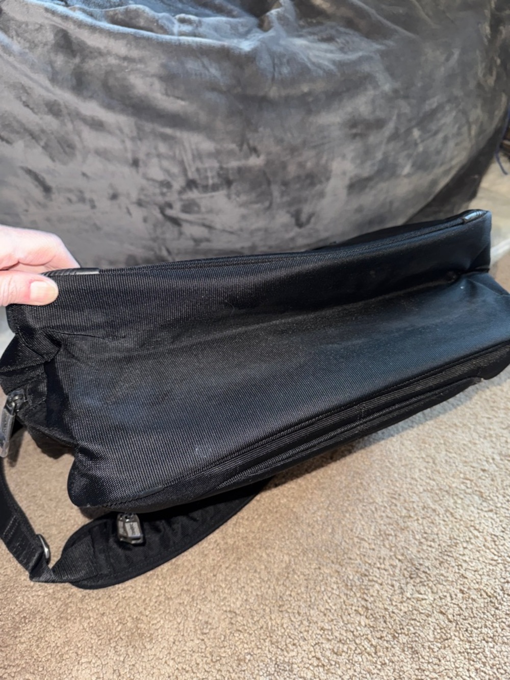 Travelpro crew deluxe carryon bag - Picture 5 of 9